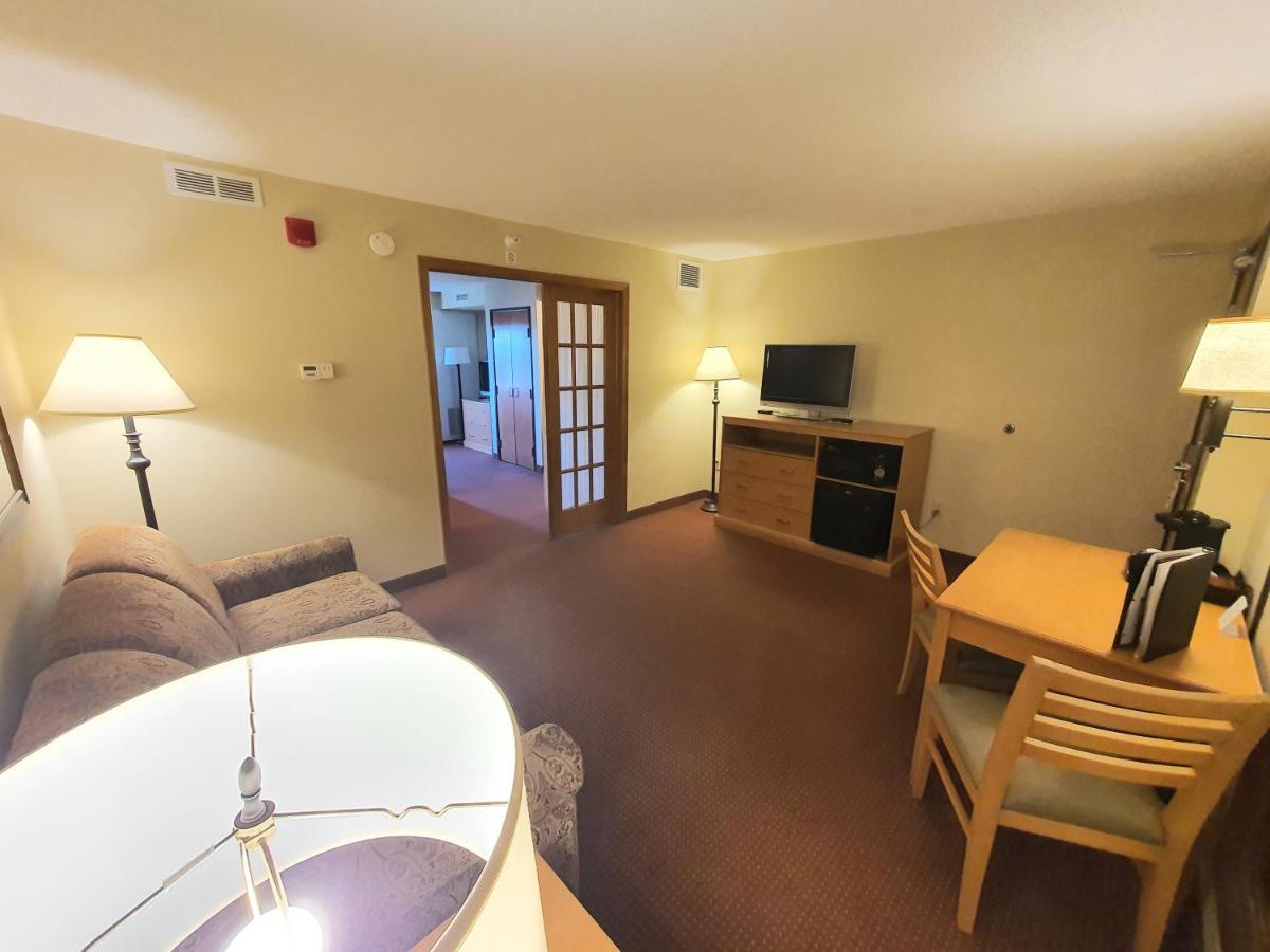 Amerivu Inn And Suites - Waconia Exterior photo